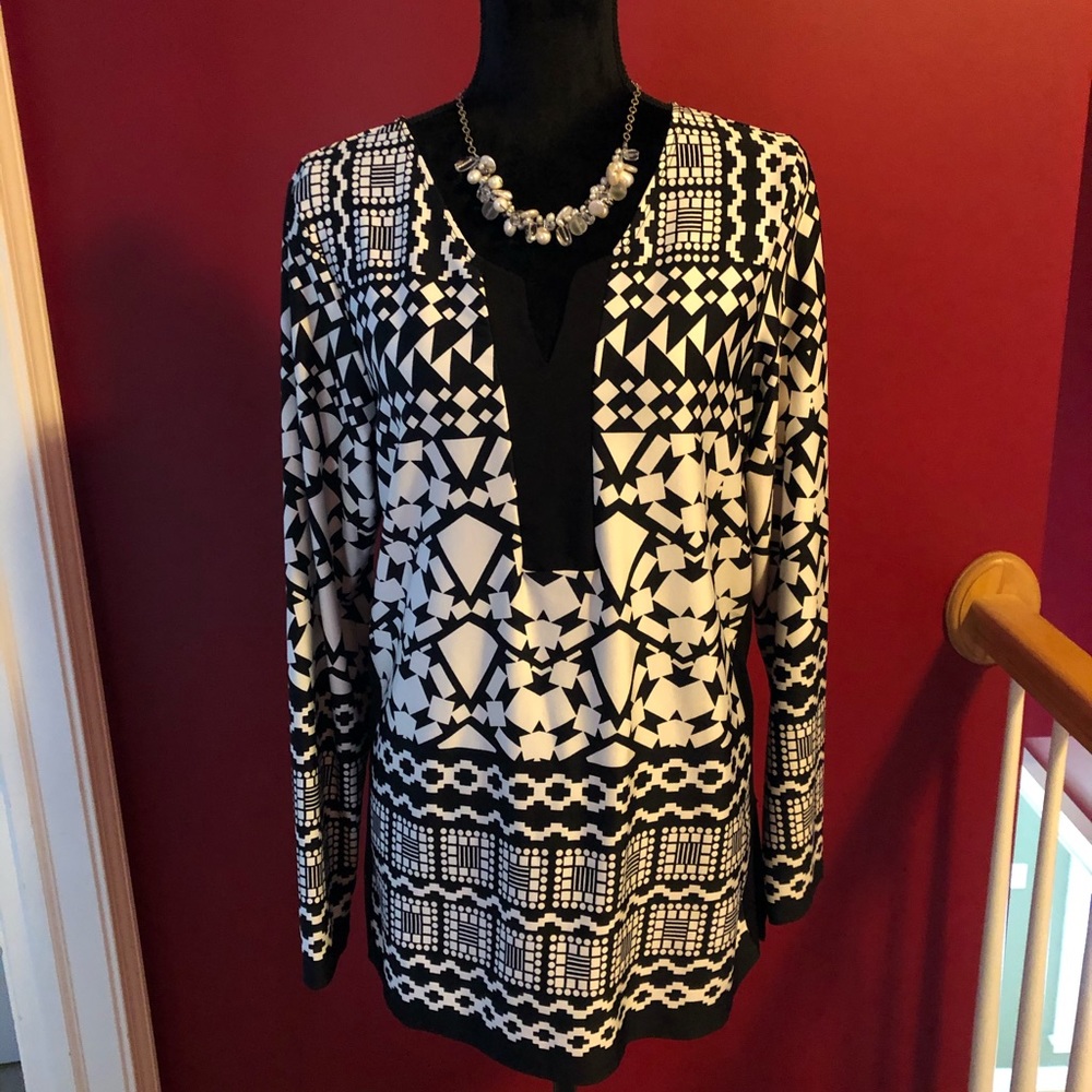Black/white geo tunic
